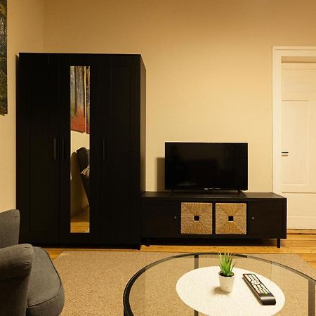 Chic Apartment In Historical City Center Timisoara Ngoại thất bức ảnh