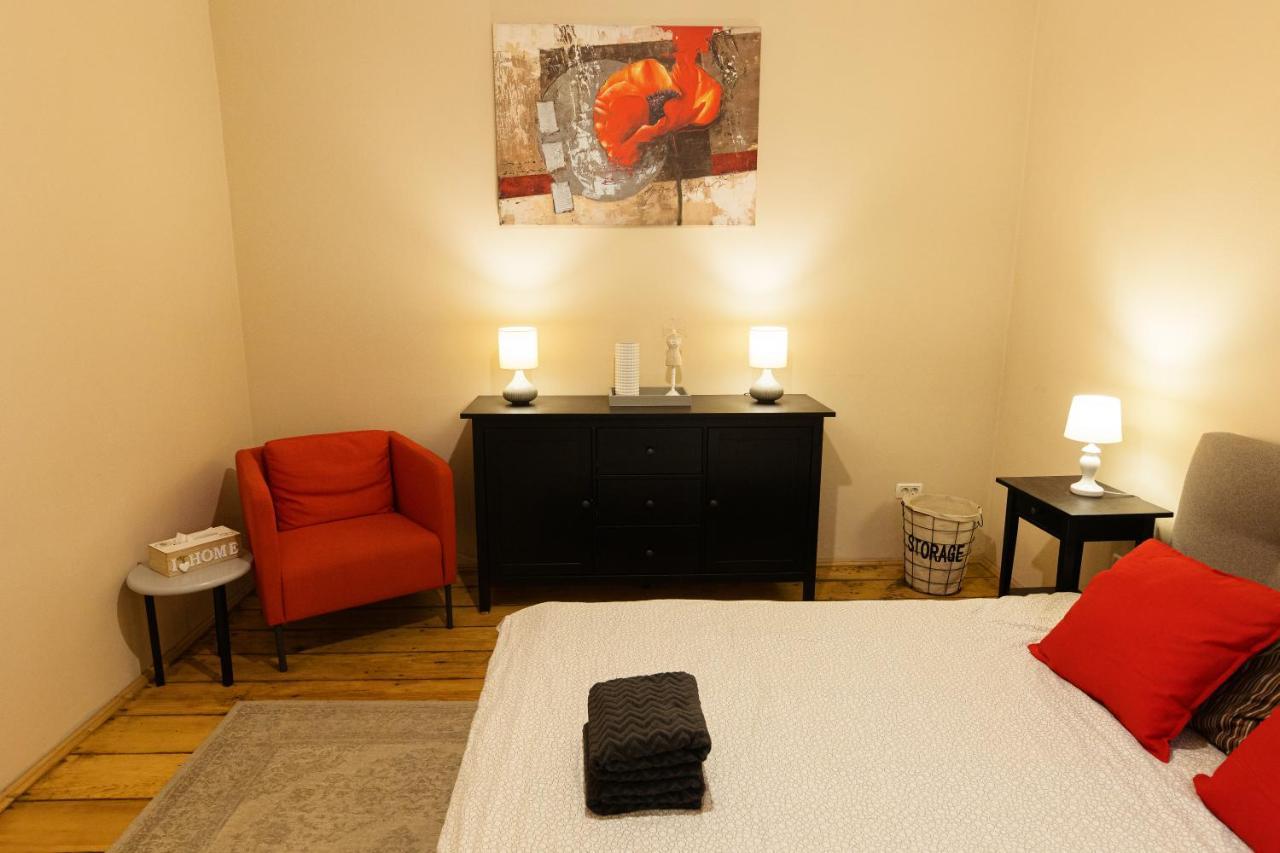 Chic Apartment In Historical City Center Timisoara Ngoại thất bức ảnh