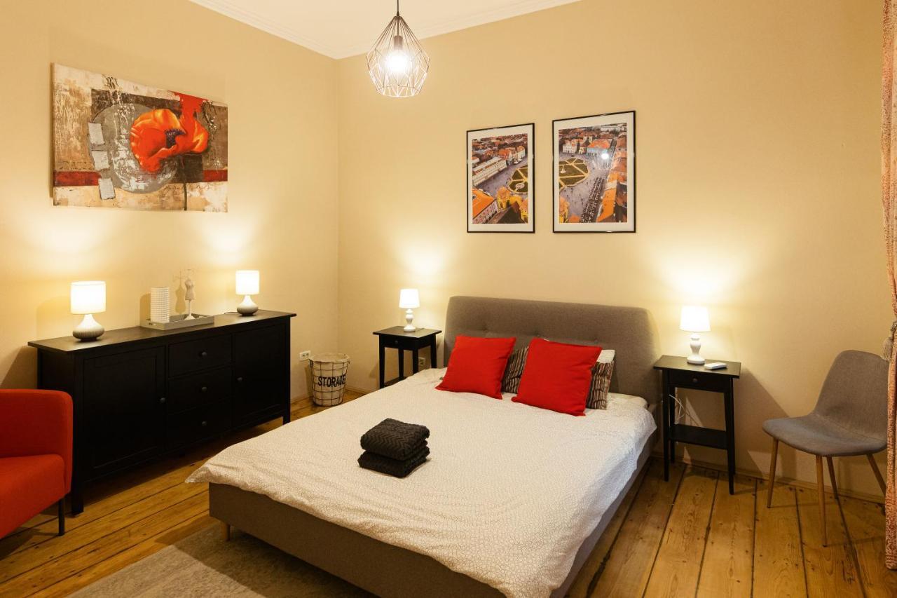 Chic Apartment In Historical City Center Timisoara Ngoại thất bức ảnh