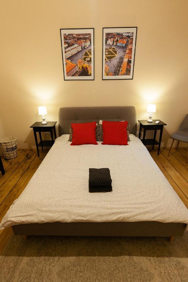 Chic Apartment In Historical City Center Timisoara Ngoại thất bức ảnh