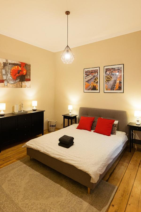 Chic Apartment In Historical City Center Timisoara Ngoại thất bức ảnh