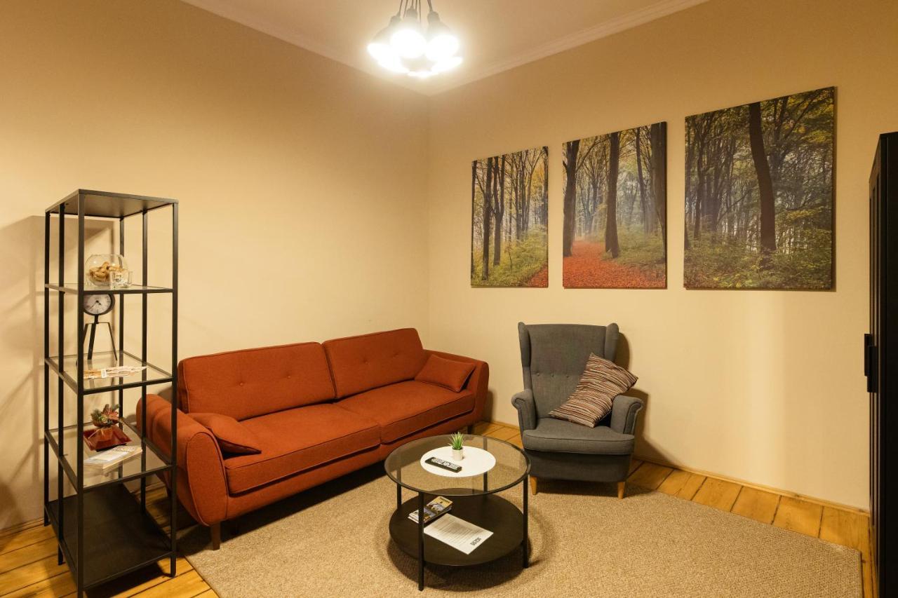 Chic Apartment In Historical City Center Timisoara Ngoại thất bức ảnh