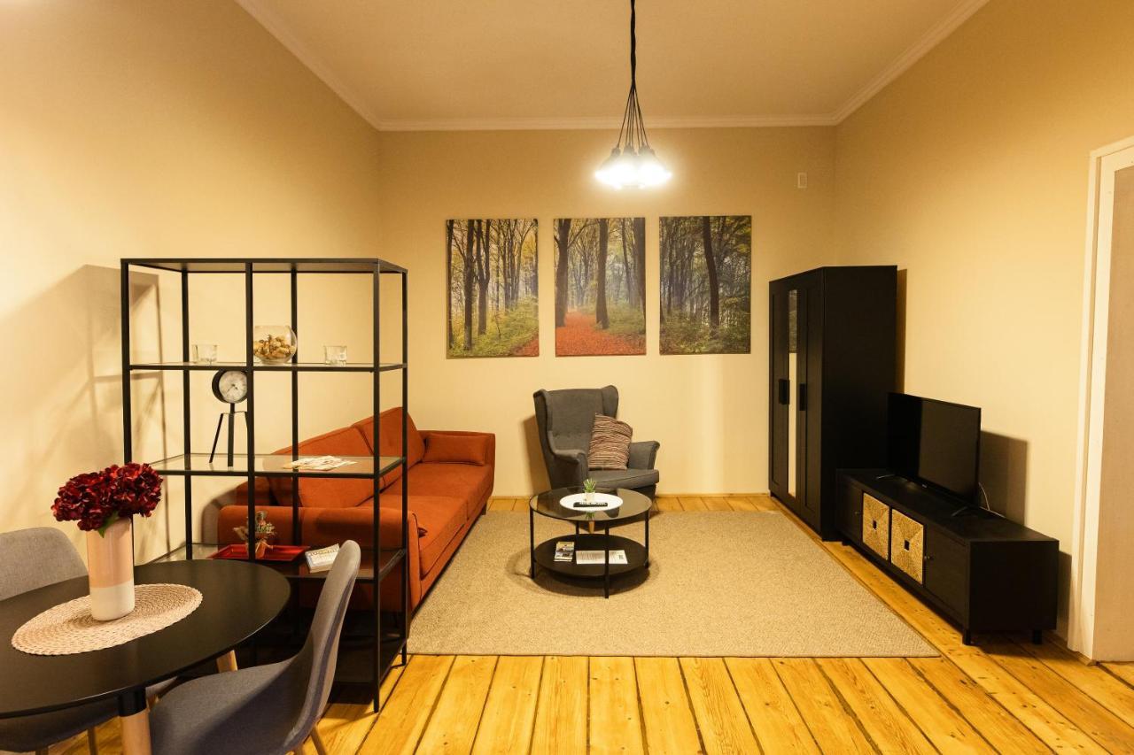 Chic Apartment In Historical City Center Timisoara Ngoại thất bức ảnh