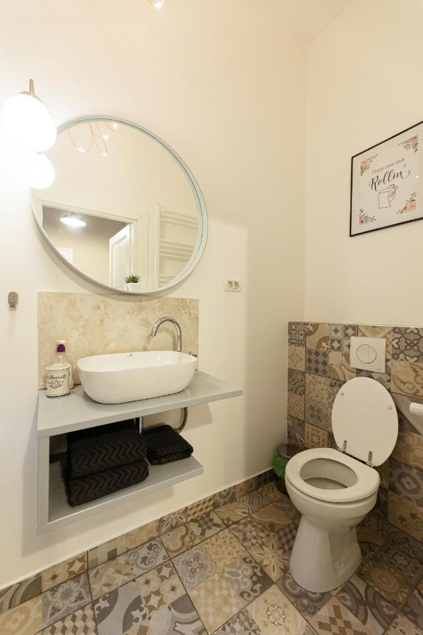 Chic Apartment In Historical City Center Timisoara Ngoại thất bức ảnh