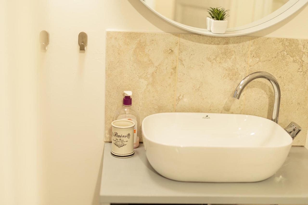 Chic Apartment In Historical City Center Timisoara Ngoại thất bức ảnh
