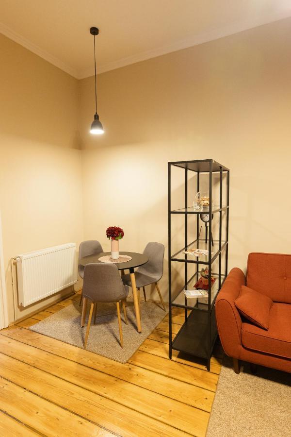 Chic Apartment In Historical City Center Timisoara Ngoại thất bức ảnh