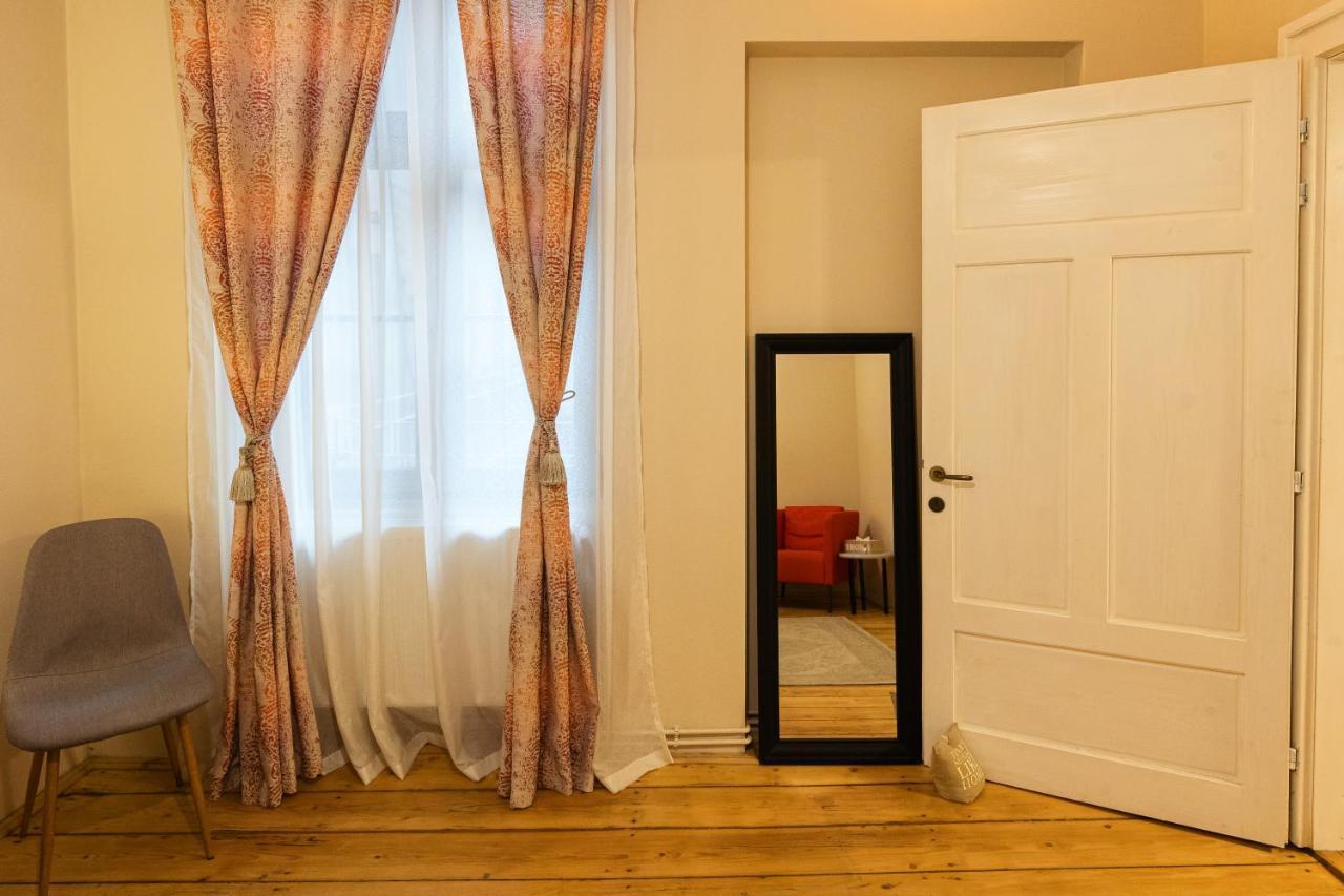 Chic Apartment In Historical City Center Timisoara Ngoại thất bức ảnh