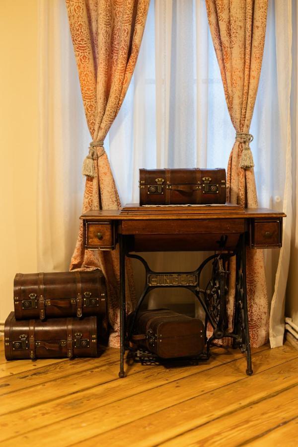 Chic Apartment In Historical City Center Timisoara Ngoại thất bức ảnh