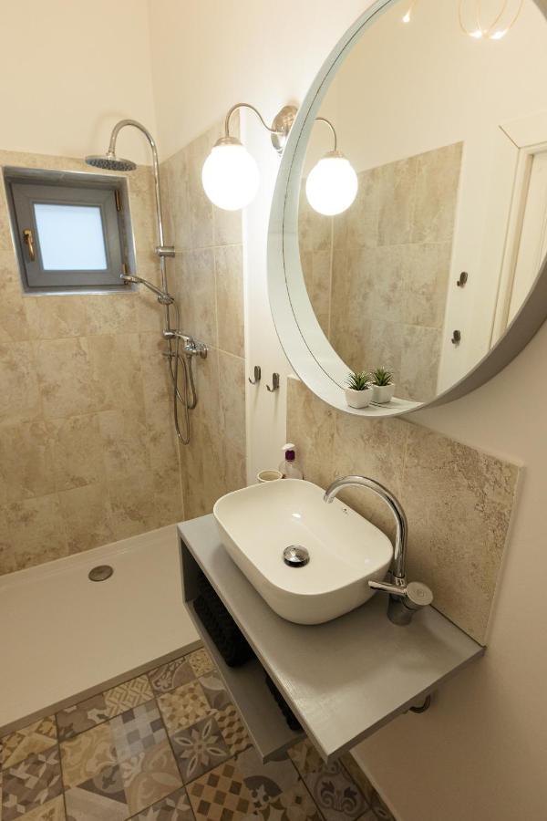 Chic Apartment In Historical City Center Timisoara Ngoại thất bức ảnh