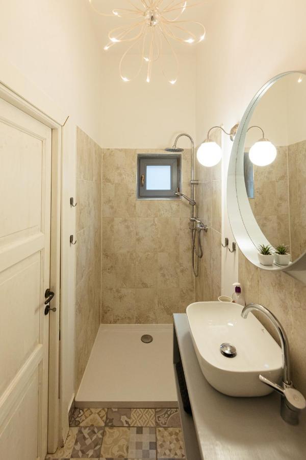 Chic Apartment In Historical City Center Timisoara Ngoại thất bức ảnh