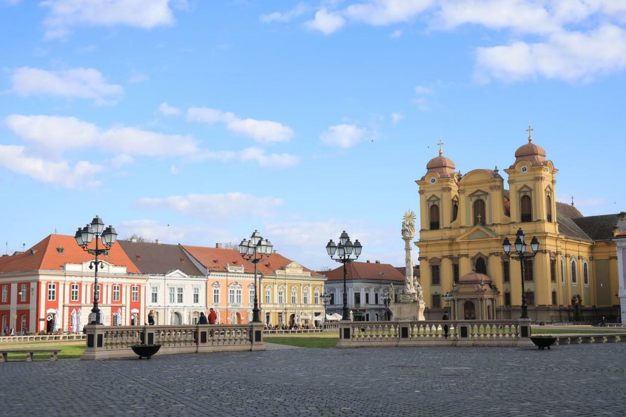 Chic Apartment In Historical City Center Timisoara Ngoại thất bức ảnh